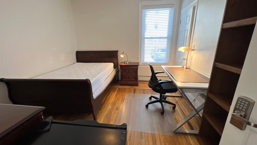 Building Photo - 76 Providence St