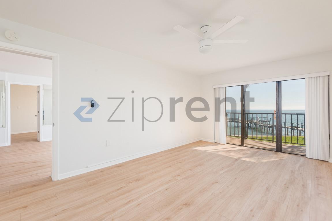 Building Photo - 7500 Sunshine Skyway Ln S