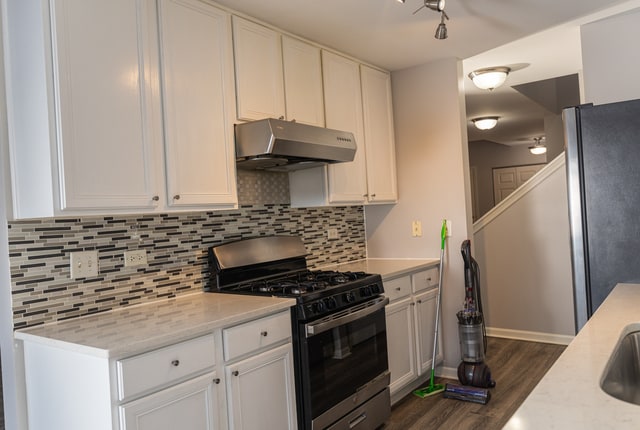 Building Photo - 228 W Fairview Way