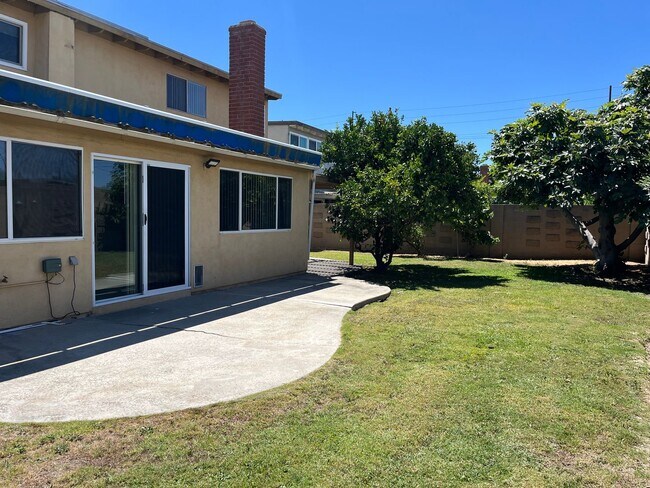 Building Photo - Wonderful Home with 3-Bedrooms, 2-Bath Plu...