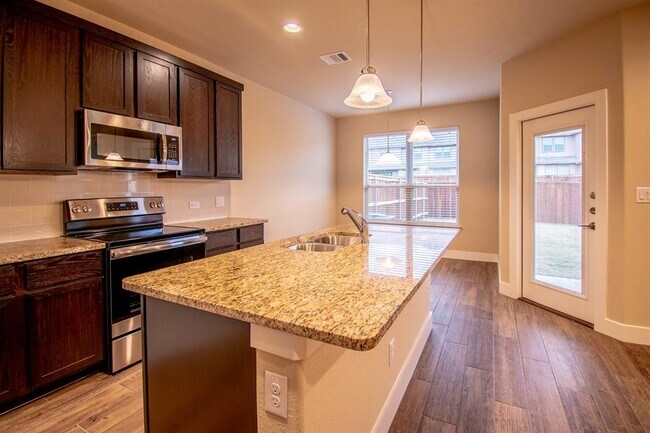 Building Photo - 347 Madison Oaks Ave