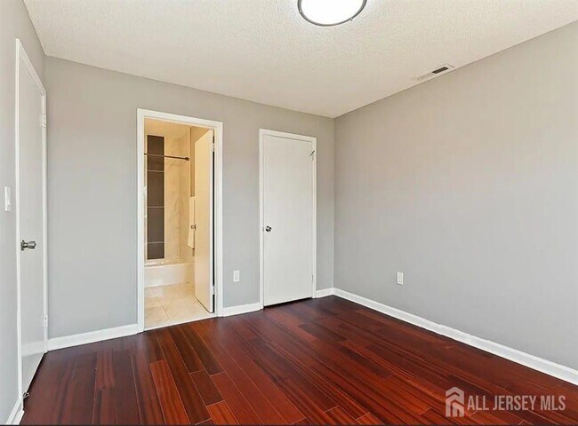 Building Photo - 1010 Aspen Dr
