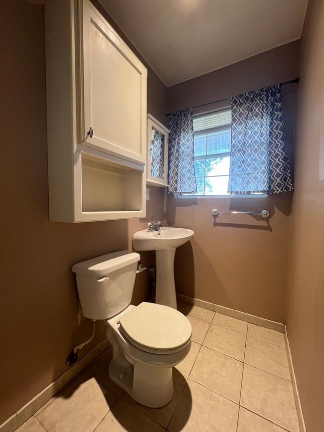Building Photo - 850 N Harbin Dr