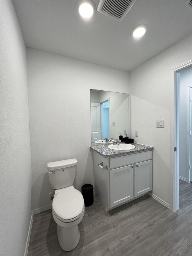 Building Photo - 8523 Grosbeak Cv