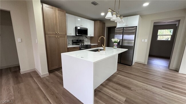 Building Photo - 203 Carol Way