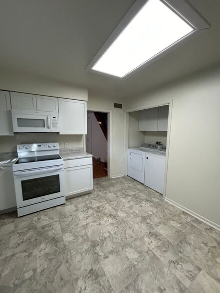 Building Photo - 625-627 S 10th Street