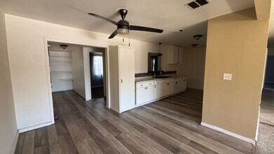 Building Photo - Three Bedroom, Two Bathroom Home in East H...