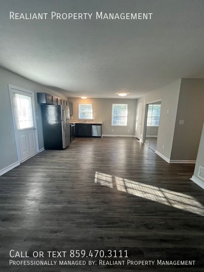 Building Photo - 617 Barefoot Dr