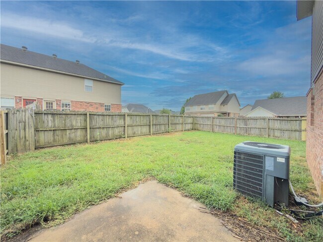 Building Photo - 3207 SW Amberwood Ave