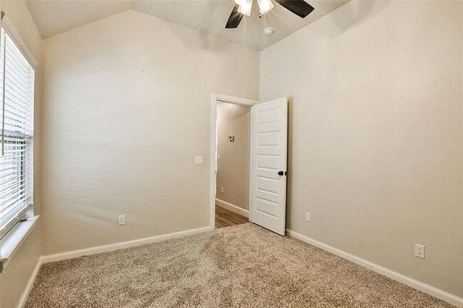 Building Photo - 9301 SW 44th Terrace
