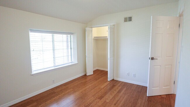 Building Photo - Beautifully Remodeled 3 Bed, 2 Bath Home i...