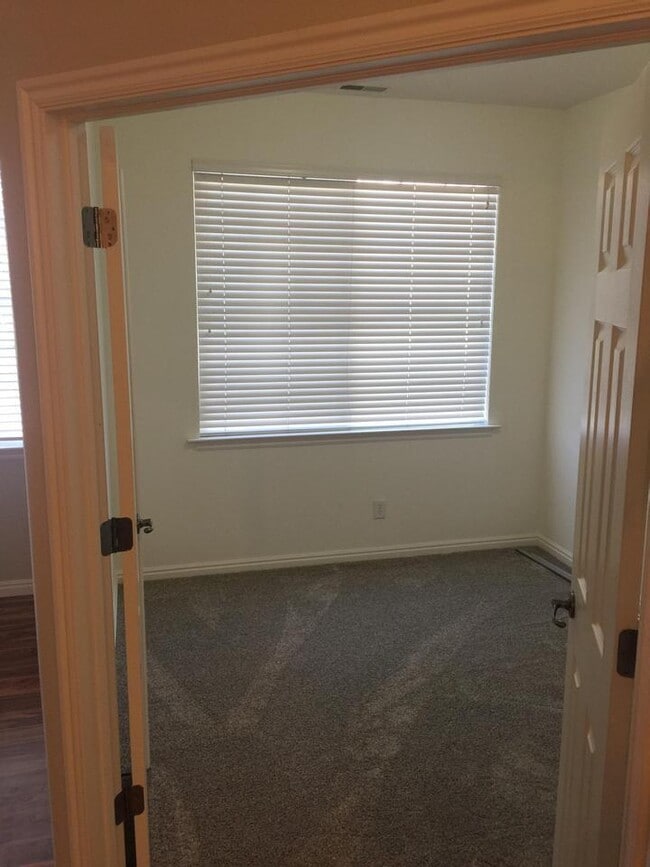 Building Photo - 1449 W 110 N
