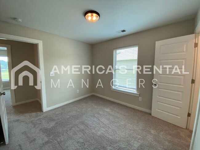 Building Photo - Home for Rent in Oak Grove, AL!!
