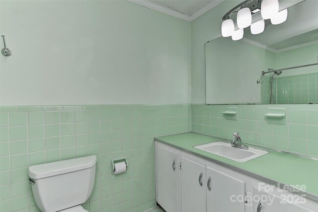 Building Photo - 420 Seneca Pl