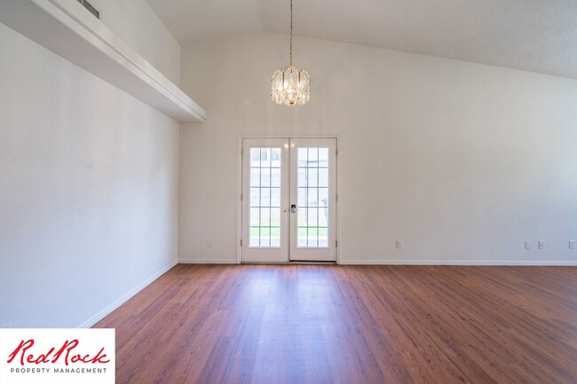 Building Photo - Remodeled 3 Bedroom Townhome with Great Vi...