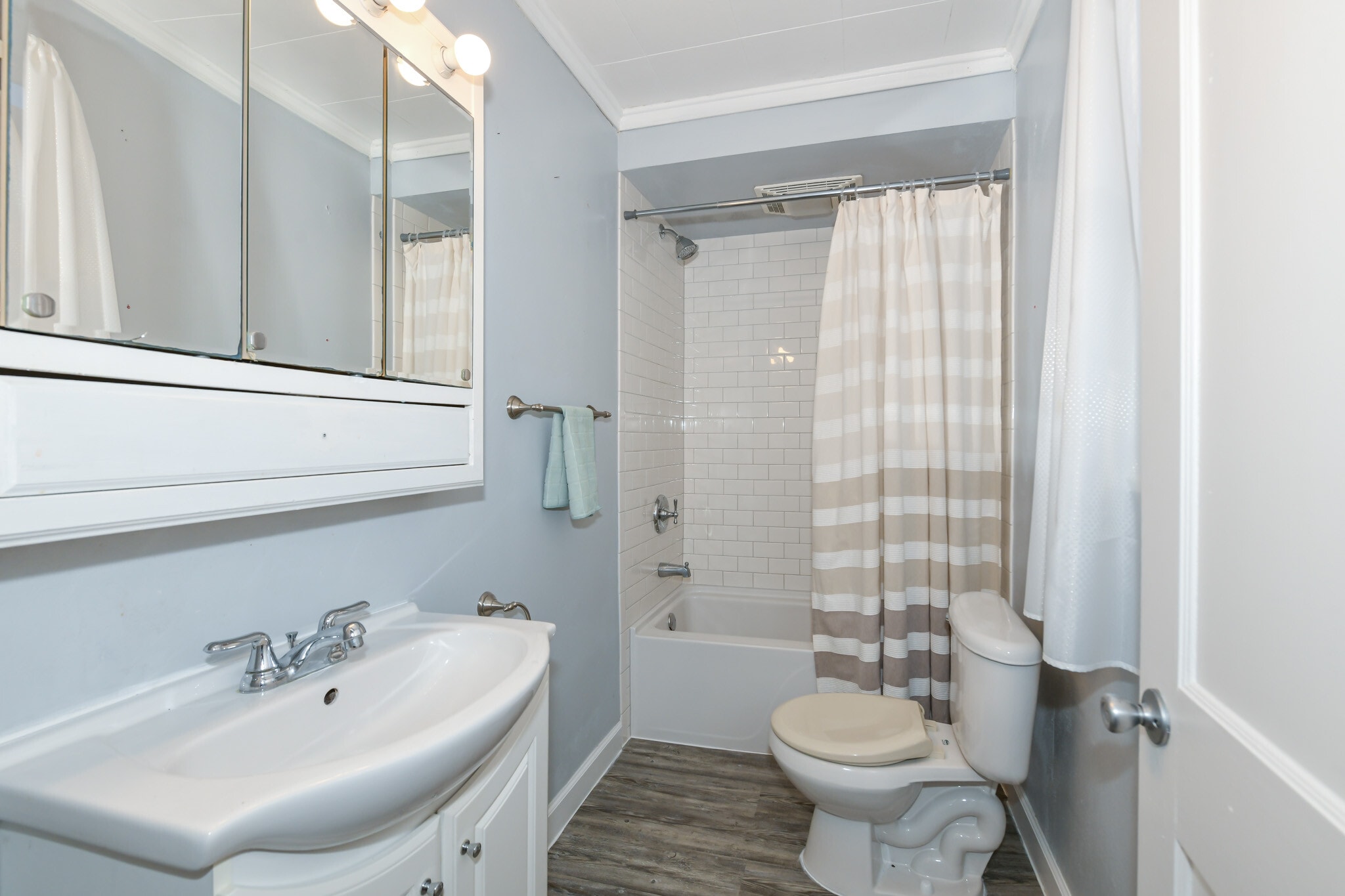 Building Photo - 422 S 89th St