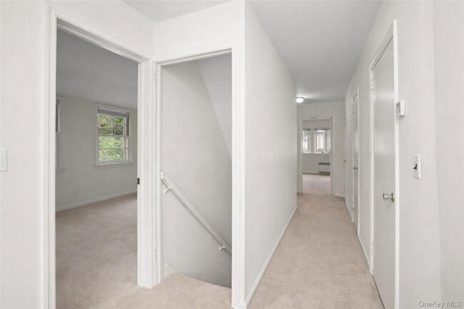 Building Photo - 6 Wildway