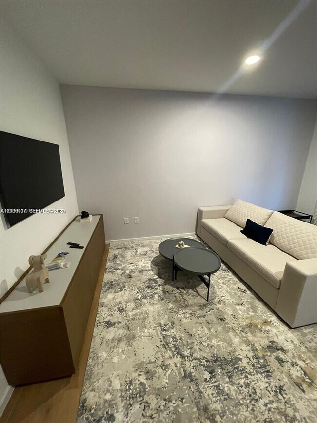 Building Photo - 398 NE 5th St