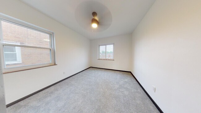 Building Photo - Parma - 2 Bedroom - 3rd Floor Unit