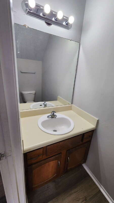 Building Photo - 5703 Wells Cir