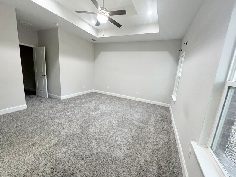 Building Photo - 420 Little John Rd