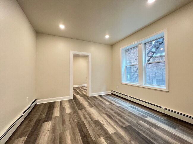 361 Danforth Ave 10 - 365 Danforth Ave
