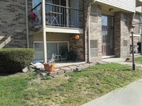 Building Photo - 17010 Clinton River Rd