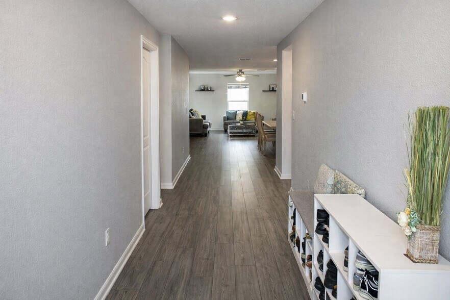 Building Photo - 72 Brewster Ln