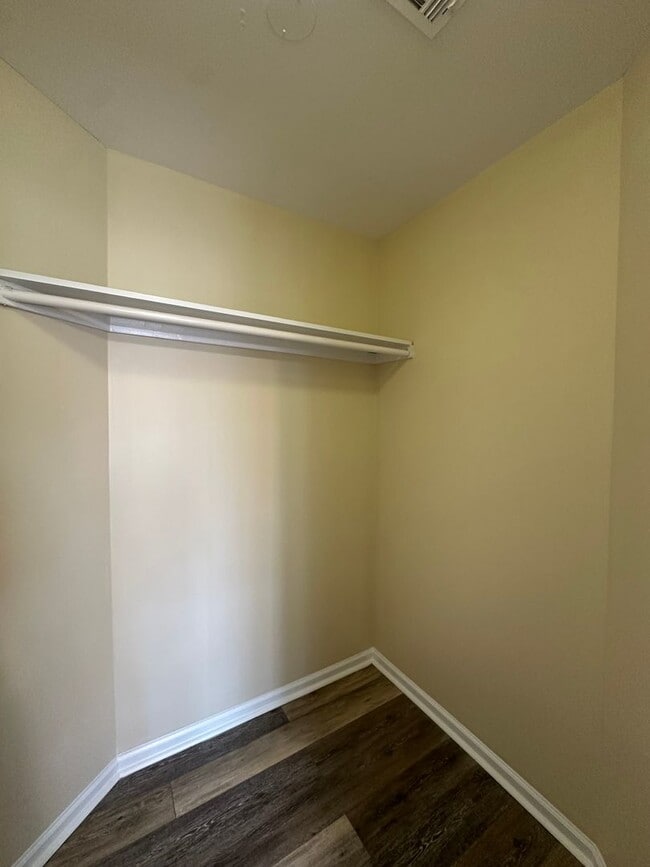 Building Photo - 204 Grandford Pl