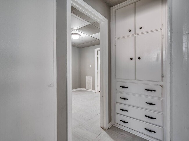 Building Photo - 545 SW 46th St