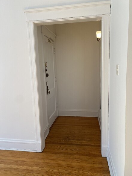 Building Photo - 1548 W Highland Ave