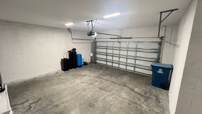 Building Photo - Gorgeous 3 Bedroom, 2 Bathroom Home in Palm Bay!!