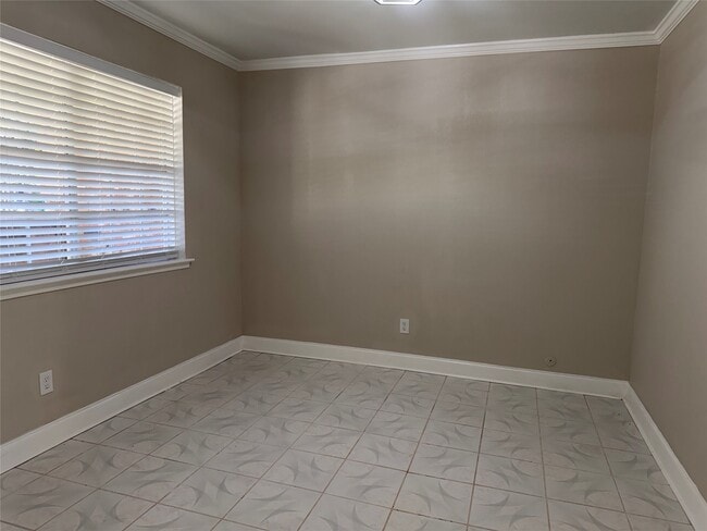 Building Photo - 9227 Vanwood St