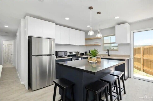 Building Photo - 12 Las Vistas Ln