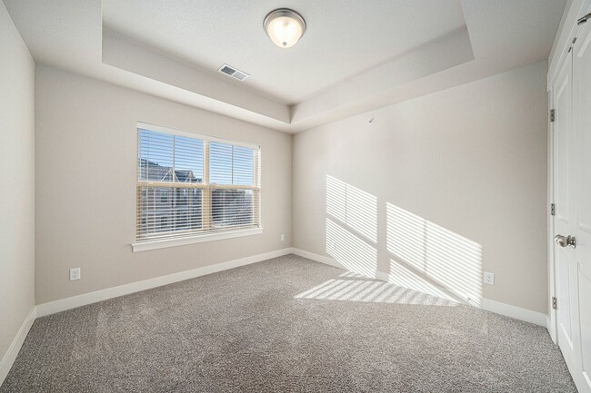 Building Photo - 3B/2B Condo in the Flats at Centerra Now A...