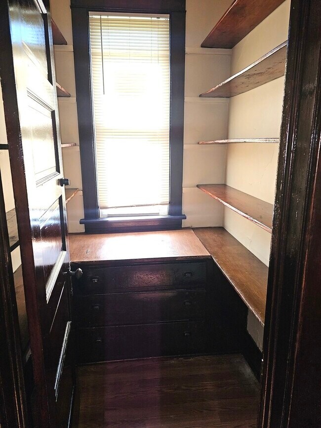 Building Photo - 11118 S Edbrooke Ave