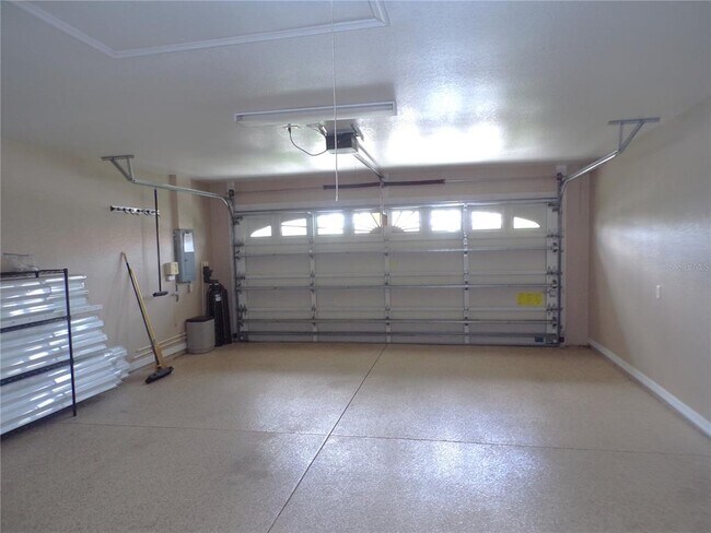 Building Photo - 2732 Royal Palm Dr