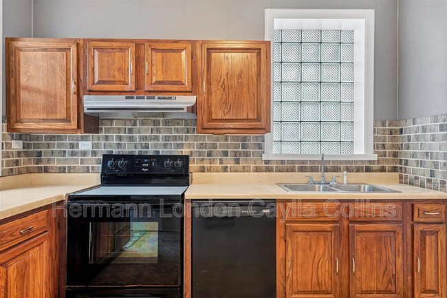 Building Photo - 5208 Robert Ave