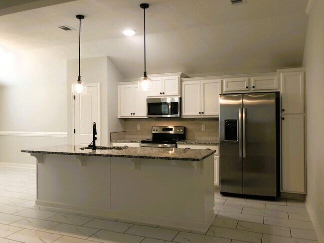 Building Photo - 895 Goodale Dr
