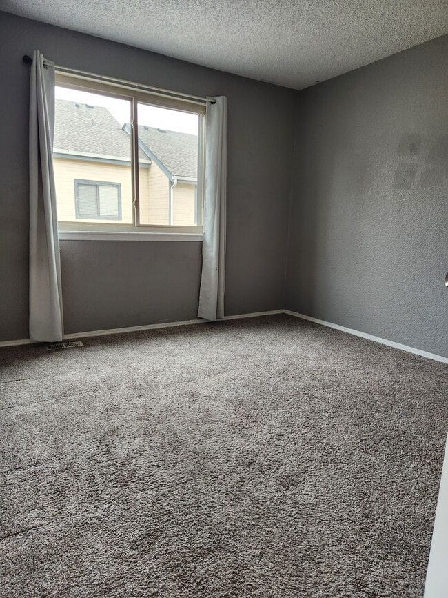 Building Photo - Wonderful townhome unit in Arvada! MOVE IN READY!!