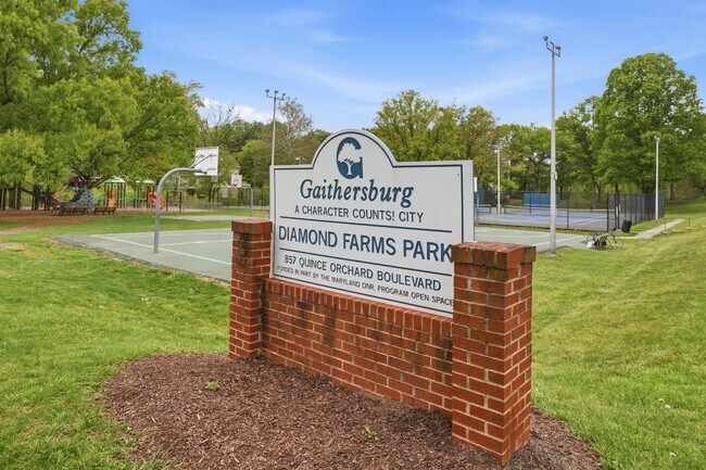 Building Photo - 742 Quince Orchard Blvd