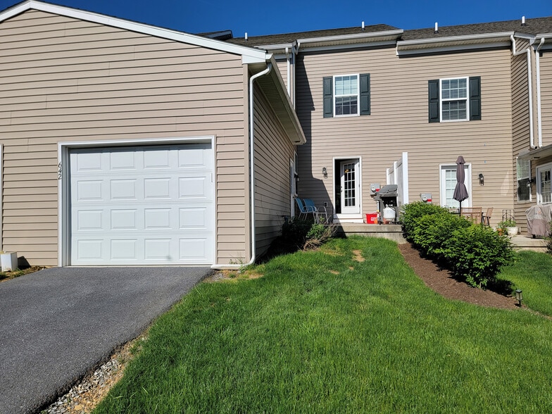 Building Photo - 642 Brentwood Dr