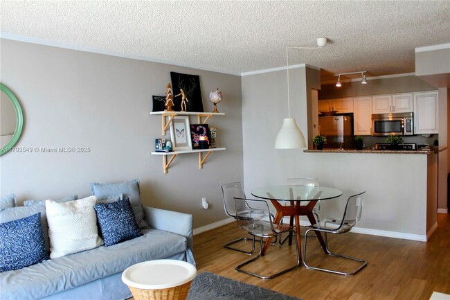 Building Photo - 1155 Brickell Bay Dr