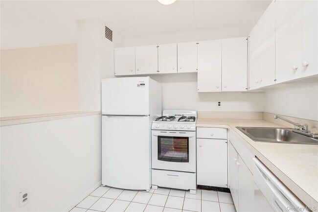 Building Photo - 1155 Warburton Ave