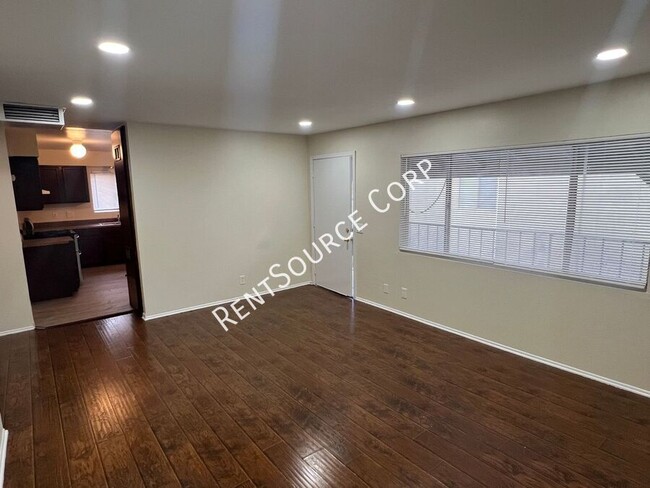 Building Photo - Gated 2 Bedroom 1 Bath Condo For Rent in P...