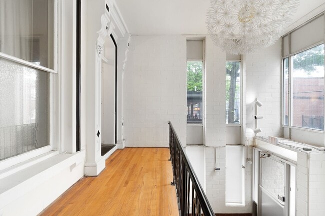 Building Photo - 277 Crown St