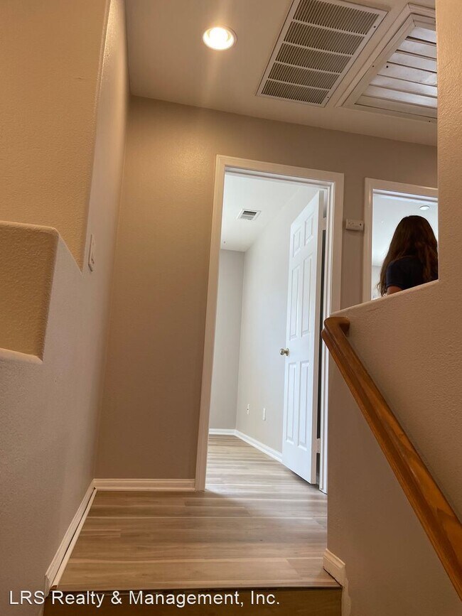 Building Photo - 3 br, 2.5 bath House - 246 Aurora Ave.