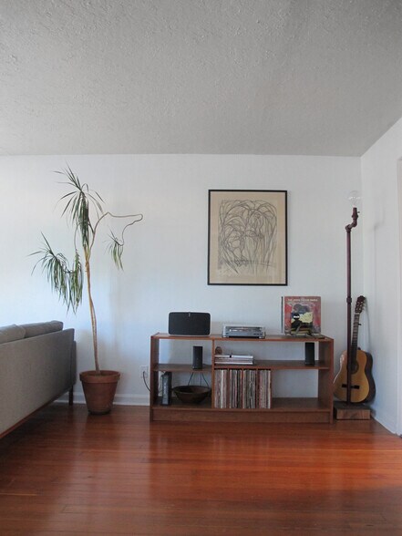 Living Room - 5711 SE 67th Ave