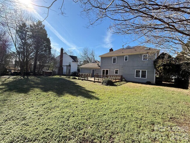 Building Photo - 8708 Parkchester Dr