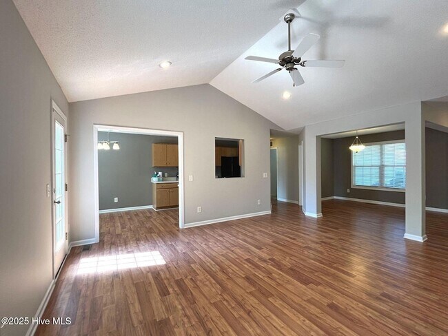 Building Photo - 205 Woodgreen Ln